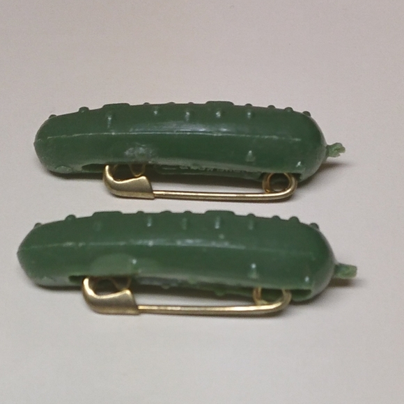 Vintage Heinz Pickle Pins (set of 2) - Picture 2 of 5